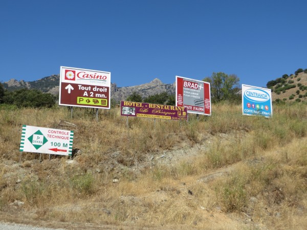 CORTE :  requête au Tribunal Administratif pour nettoyer le Parc Naturel de ses horreurs publicitaires